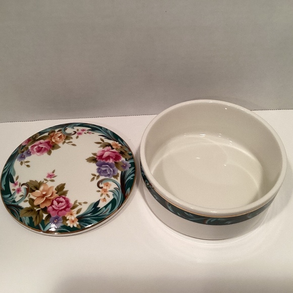 Mikasa Fine Porcelain Covered Round Trinket Container - Picture 2 of 6